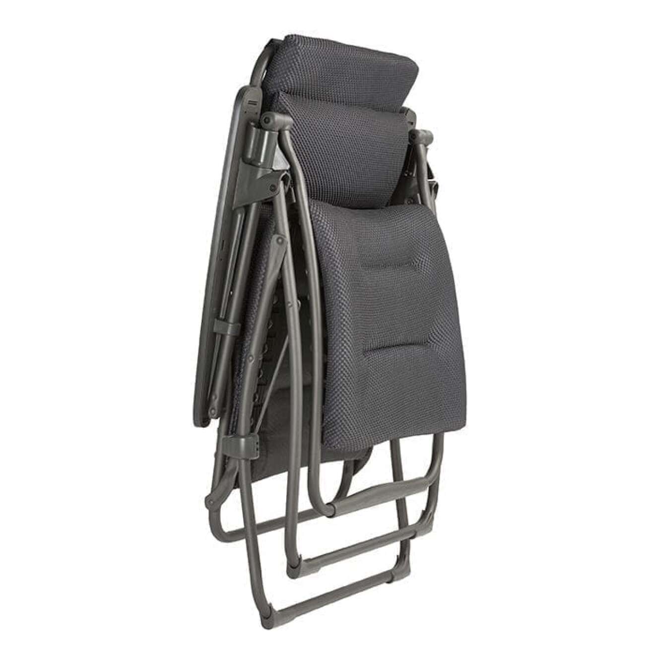 Recleiner stol som er sammenleggbar i sort fra Lafuma i lukket posisjon