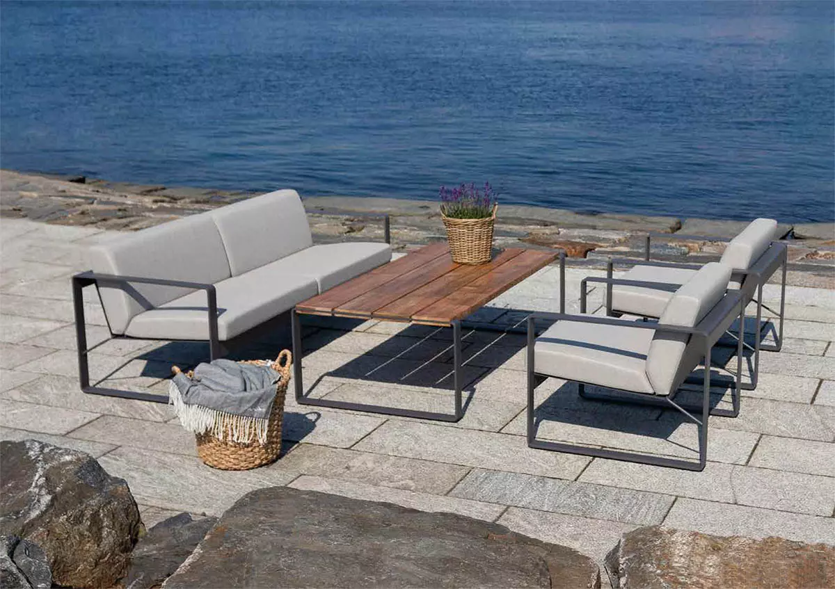 Sunday-designs-frame-ved-sjøen-en-solskinnsdag Hagemøbler og utemøbler - Fine design