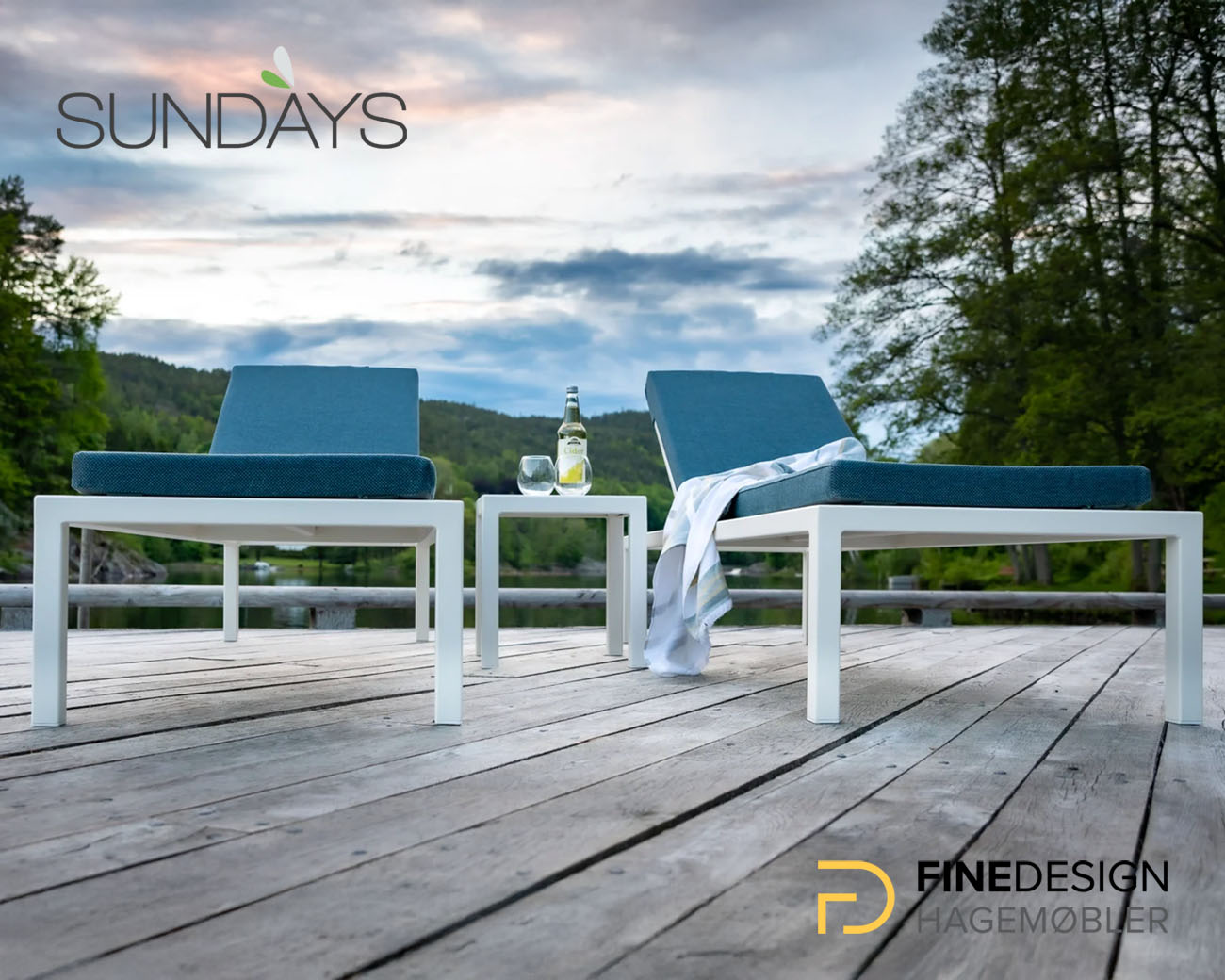 Sundays design solseng i hvit aluminium med blå puter hos Fine Design