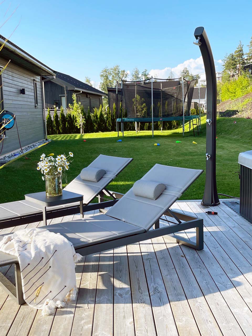 Solsenger fra Fine Design hagemøbler på terrasse