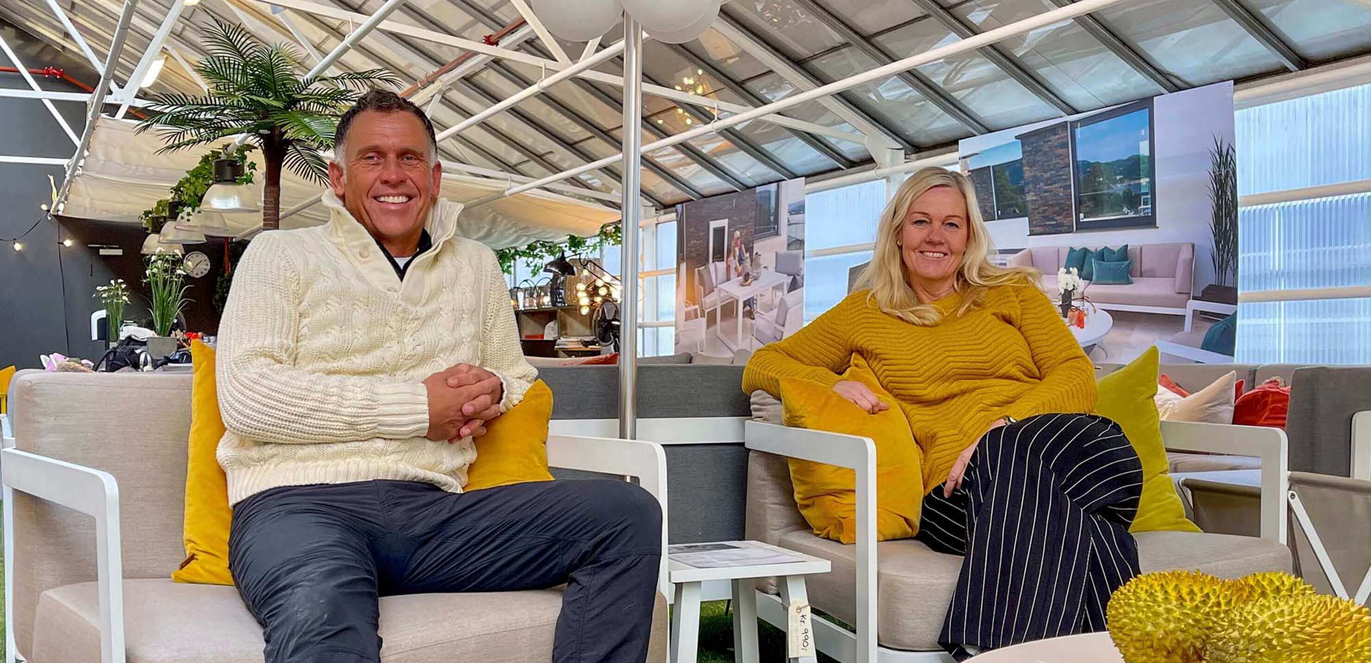 Ketil og Marianne i Fine Design Hagemøblers lokaler på Høvik