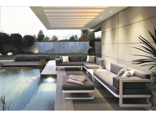 Loungesofa i hvitt - deilig utesofa og puff og bord fra fine design hagemøbler