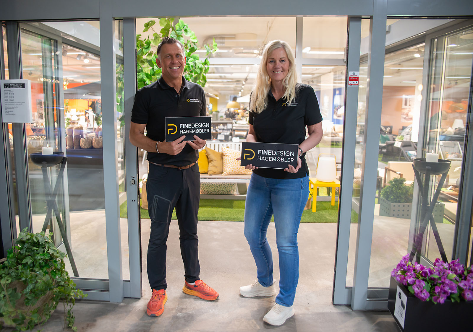 Kjetil Aanerød og Marianne Annerød ønsker velkommen til Fine Design Hagemøbler i Bærum