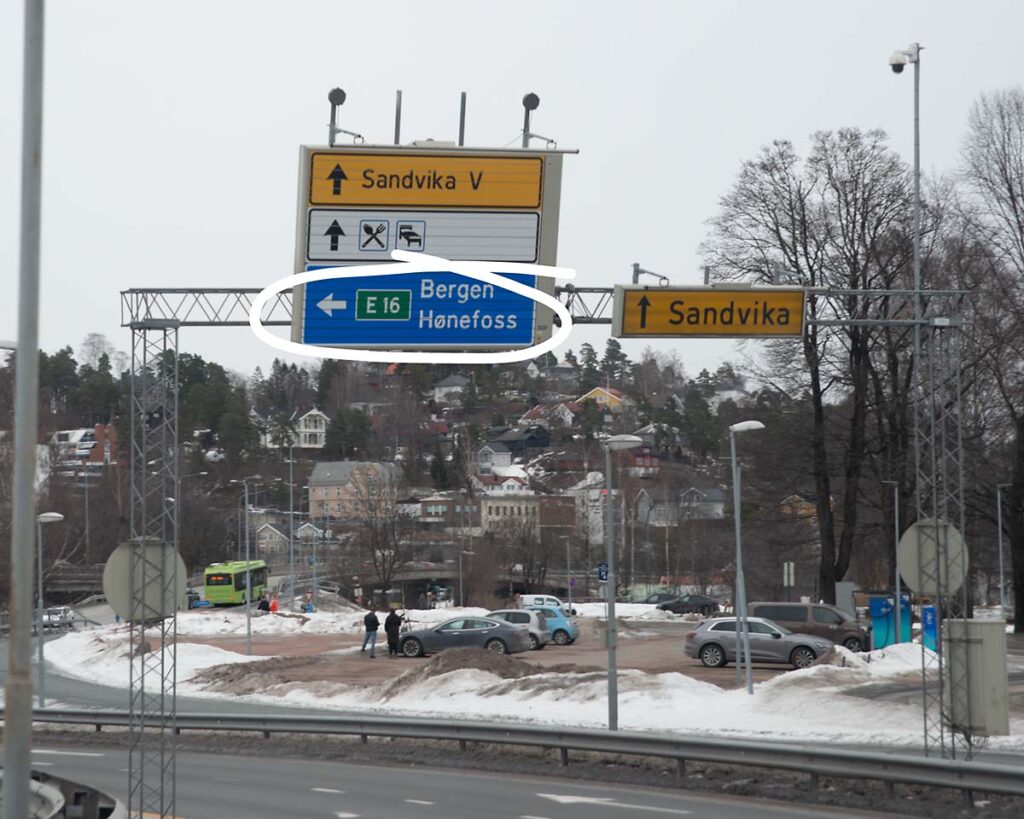 Kjør mot Bergen og ikke inn i Sandvika sentrum når du skal til Fine Design hagemøbler i Løxaveien på Rud i Bærum