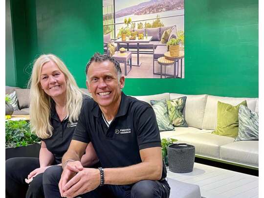 Marianne Aanerød og Kjetil Aanerød i Fine Design hagemøbler i Bærum