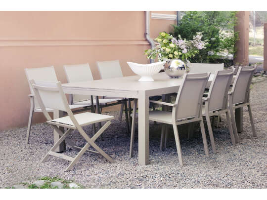 Utendørs spisebord med stoler - i beige