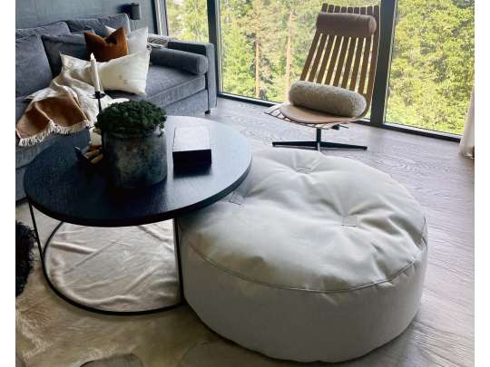 Beige stor puff fra Trimm inne hos Fine Design