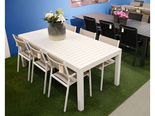 Hvitt Gardenart spisebord med ileggsplater