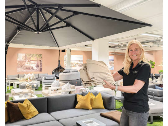 Marianne med parasolltrekk i beige til nye parasollene