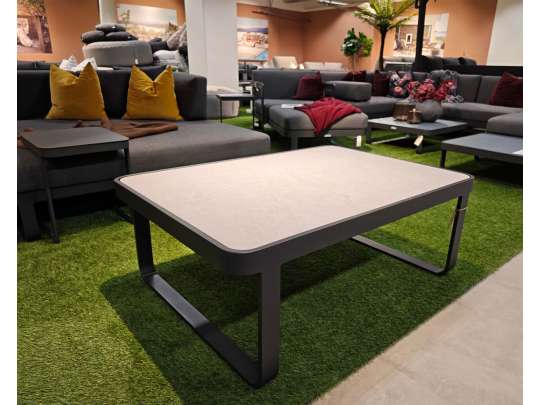 Gardenart moderne hagebord med steinplate i sort aluminium